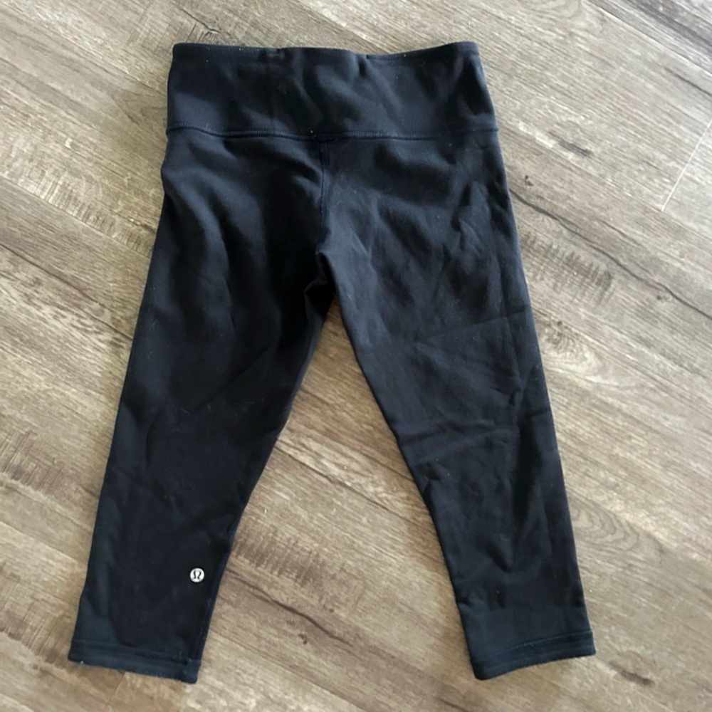 Size 4 Lululemon capris reversible - Picture 1 of 4